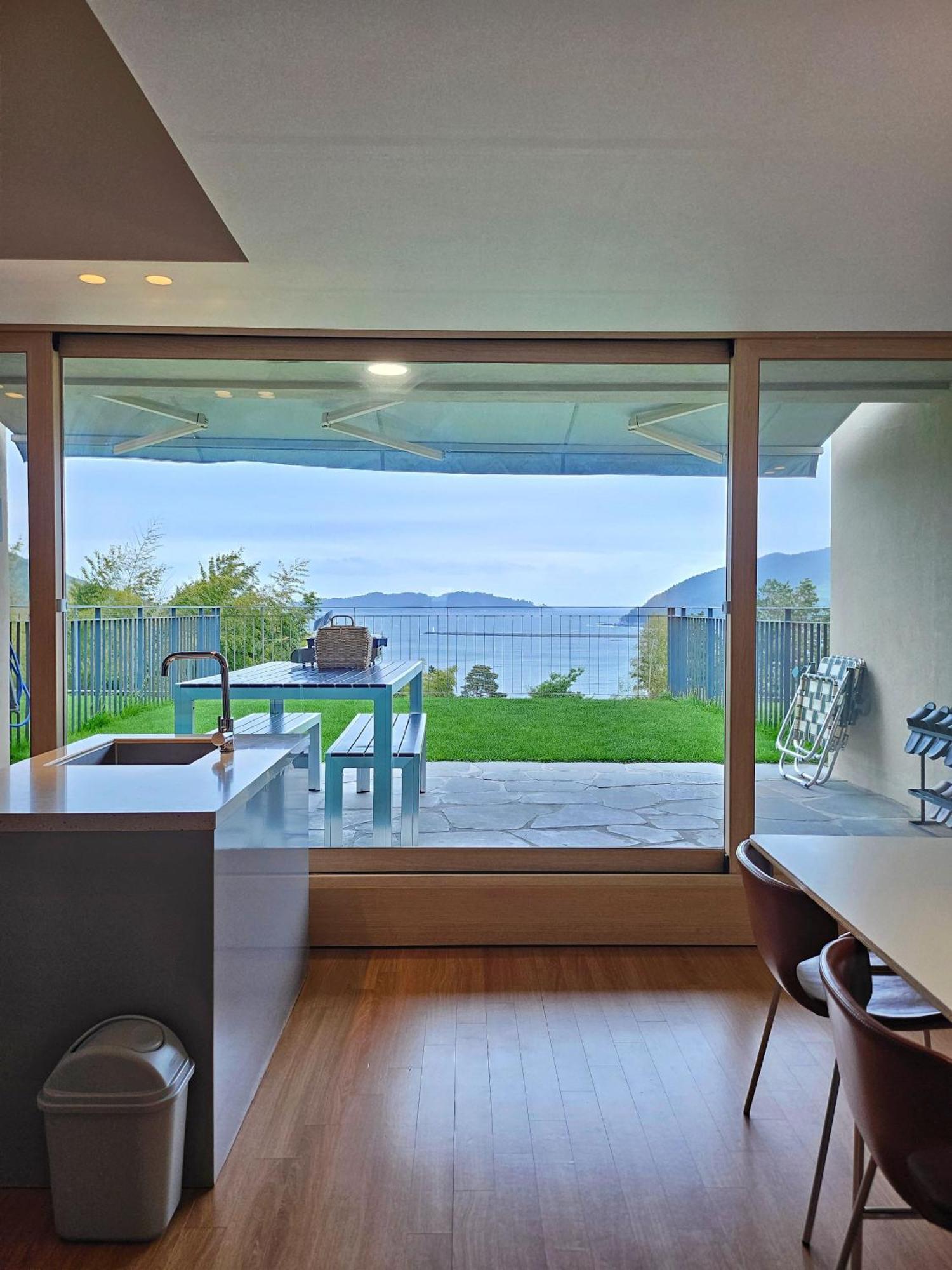 Hotel Sang Sang & Private Sang Sang Pool Villa Geoje Bagian luar foto