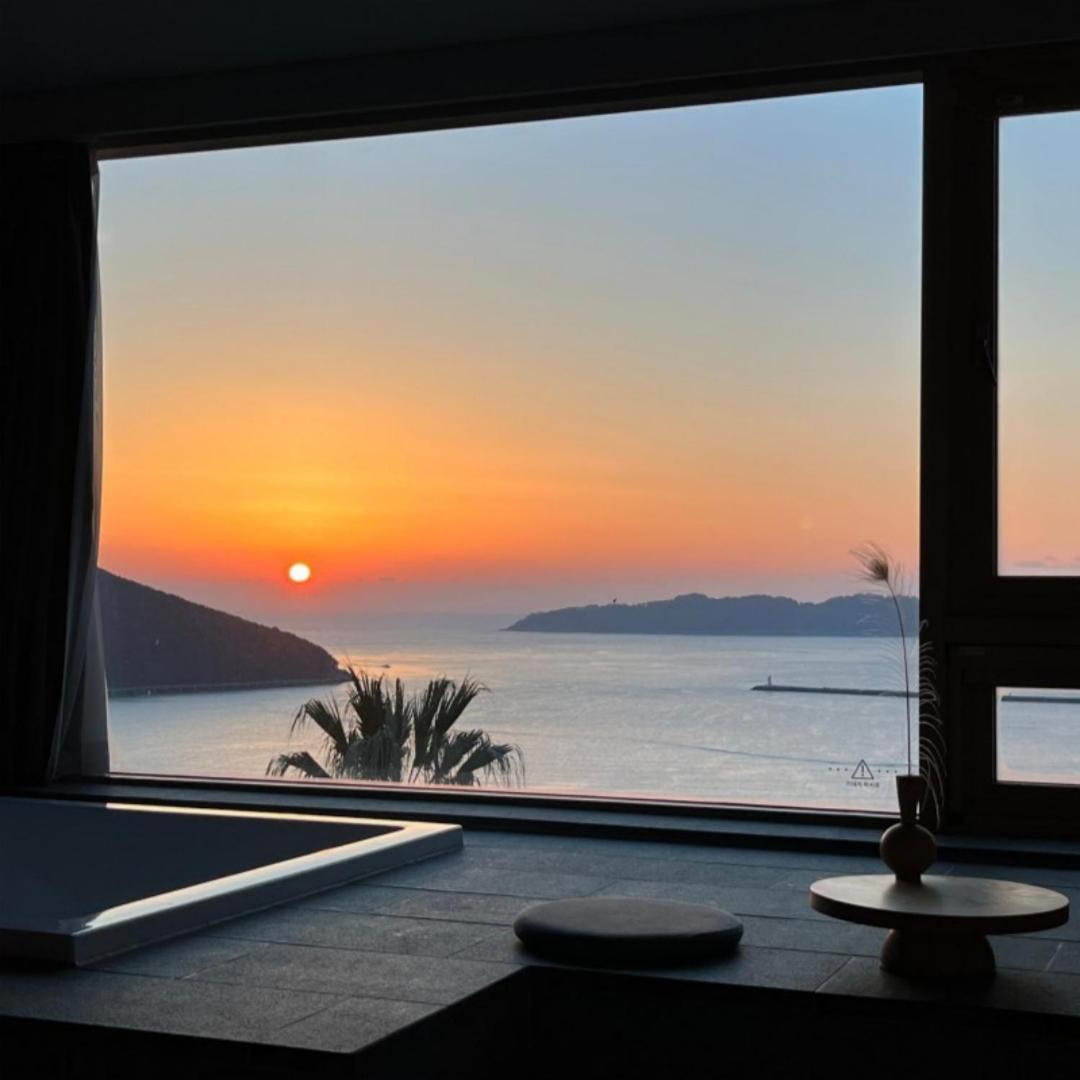 Hotel Sang Sang & Private Sang Sang Pool Villa Geoje Bagian luar foto