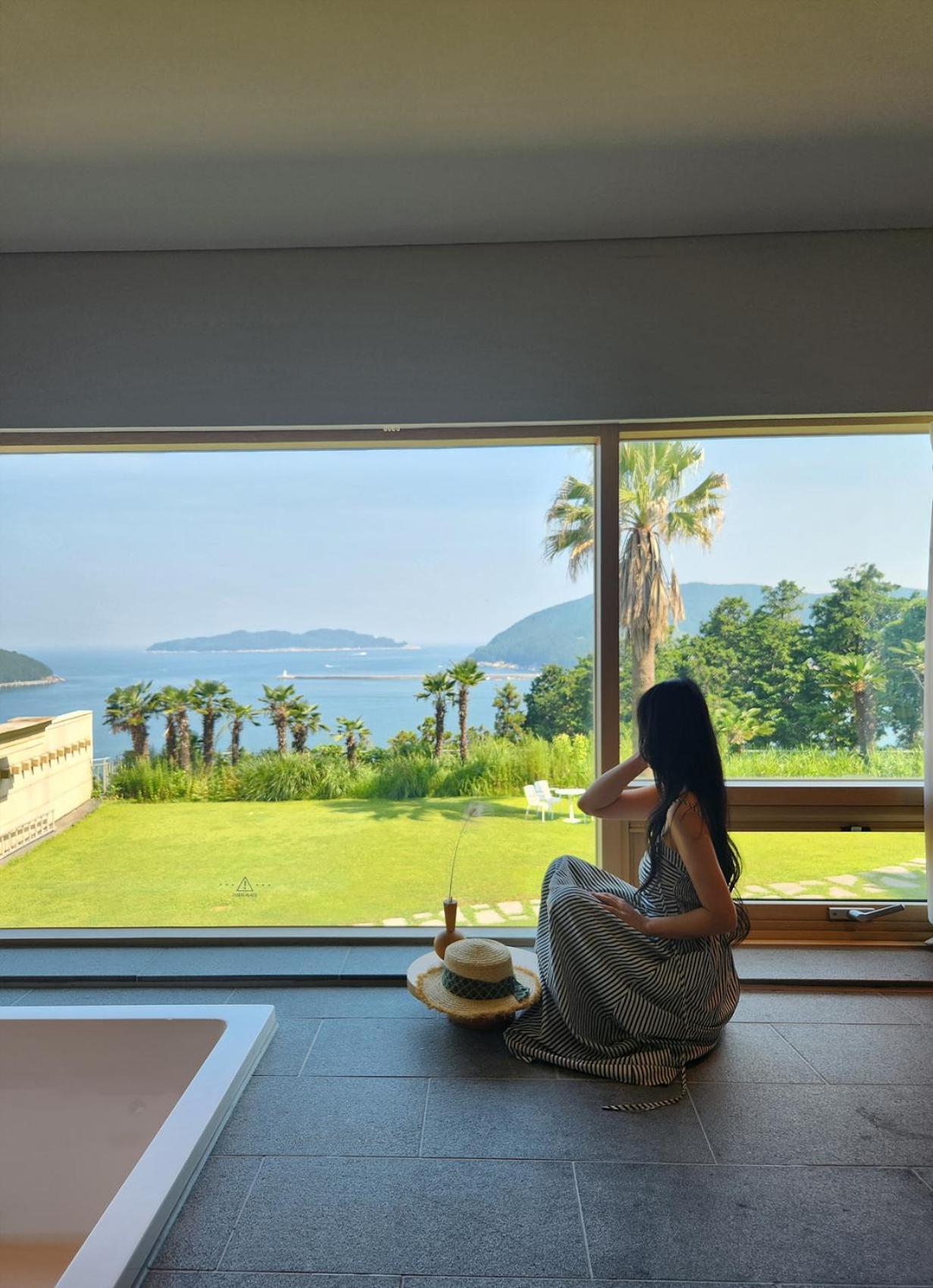 Hotel Sang Sang & Private Sang Sang Pool Villa Geoje Bagian luar foto