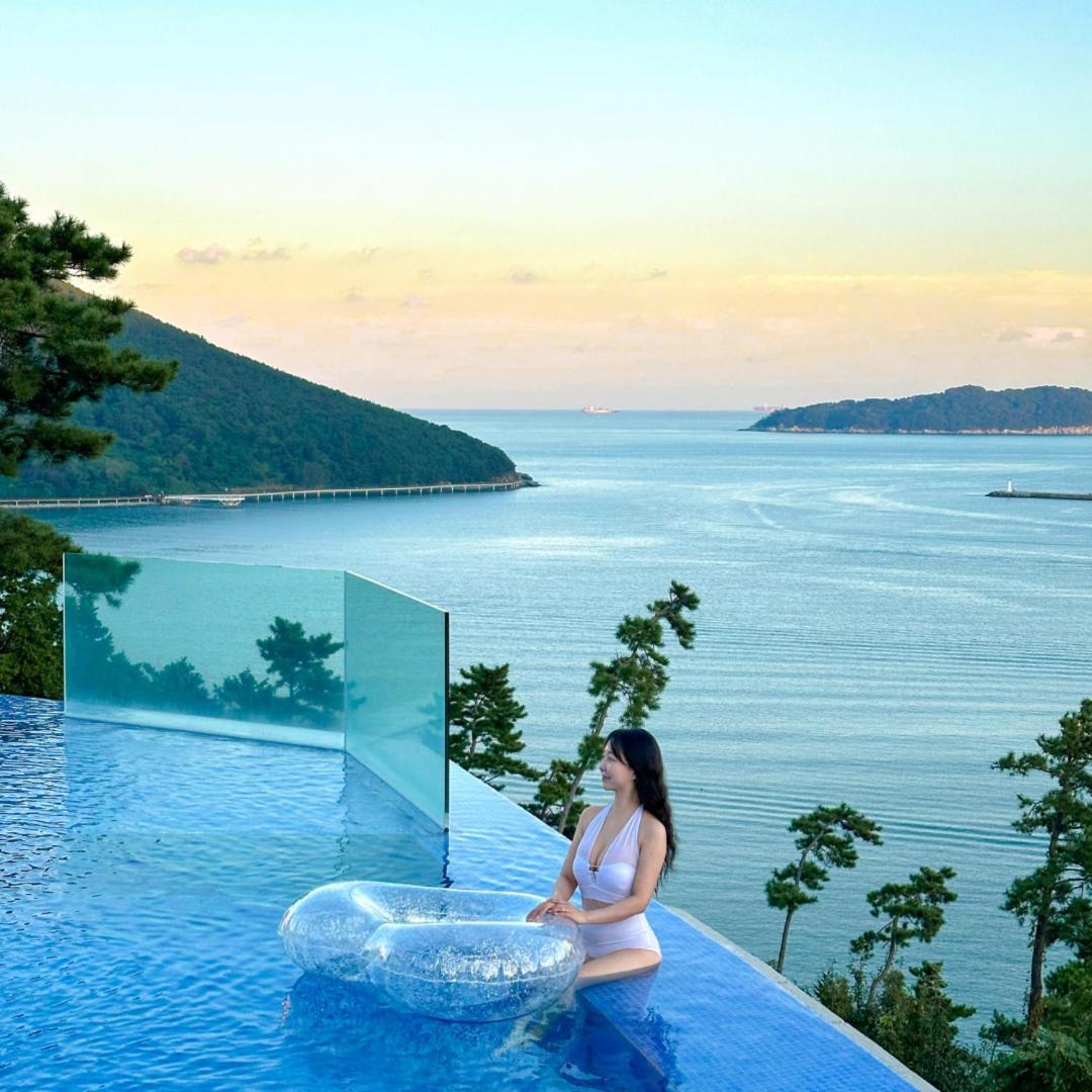 Hotel Sang Sang & Private Sang Sang Pool Villa Geoje Bagian luar foto