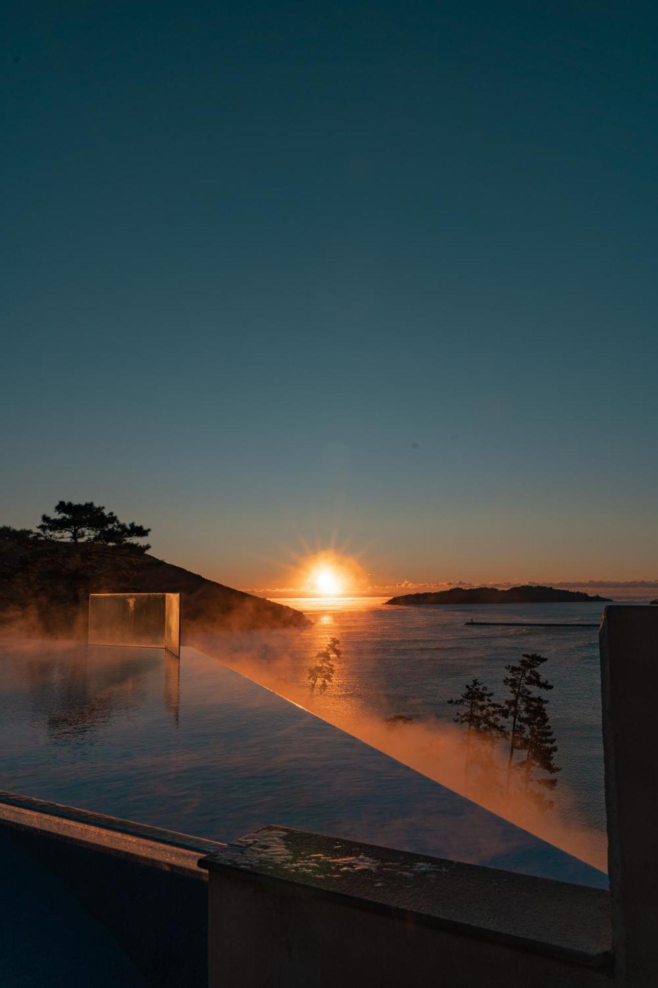 Hotel Sang Sang & Private Sang Sang Pool Villa Geoje Bagian luar foto